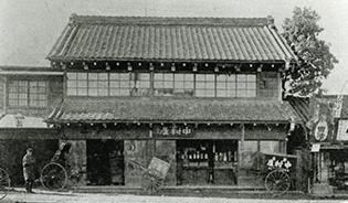 1909（明治42）年頃の新宿中村屋本店の様子